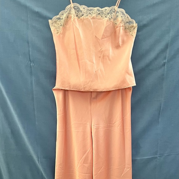 Pretty set purchased in 1985 from high-end boutique. Pink satin, cream lace. - Picture 3 of 8